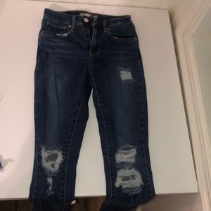 Ripped skinny jeans. 24 (0).